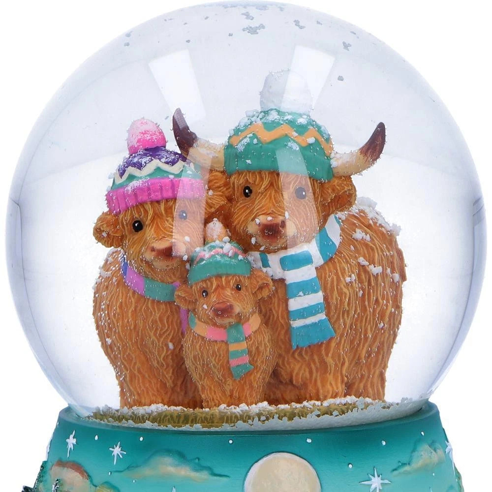 Winter Highland Cow Snow Globe 13.7cm